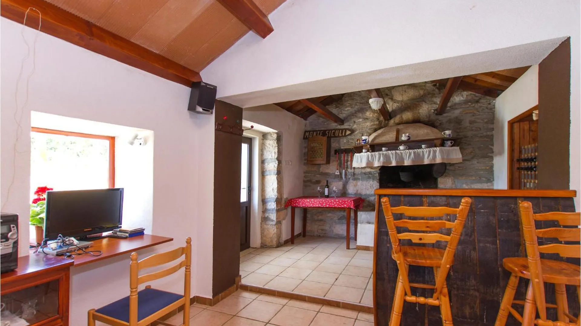 3 Bedroom Nice Home In Breg Rasa Holiday home